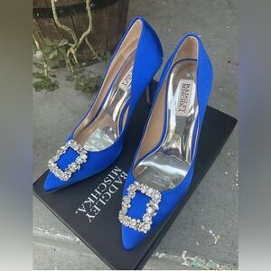 Too beautiful to sit in a closet! Only worn once….